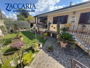 Villa in vendita a Roma RM