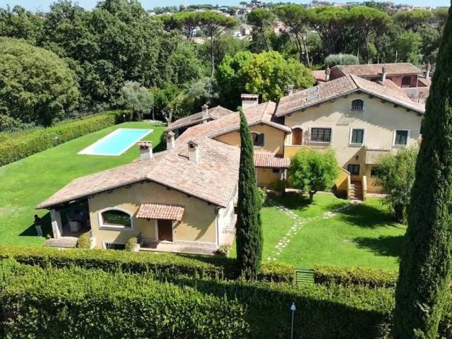 Villa in vendita a Roma RM