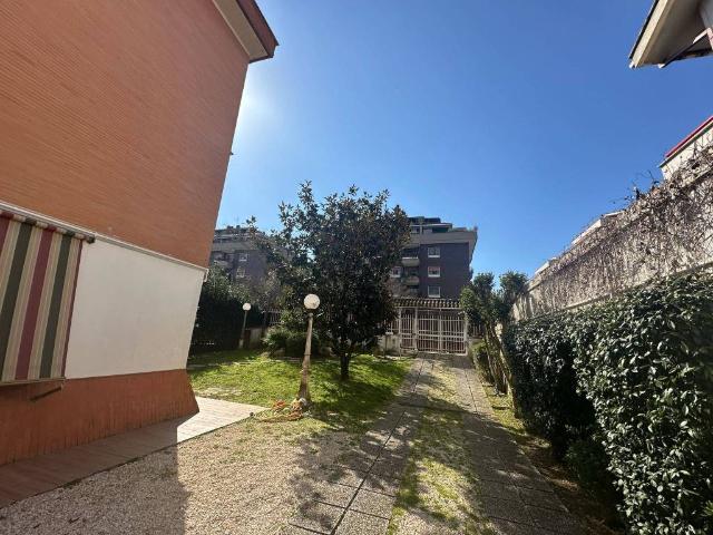 Villa in vendita a Roma RM