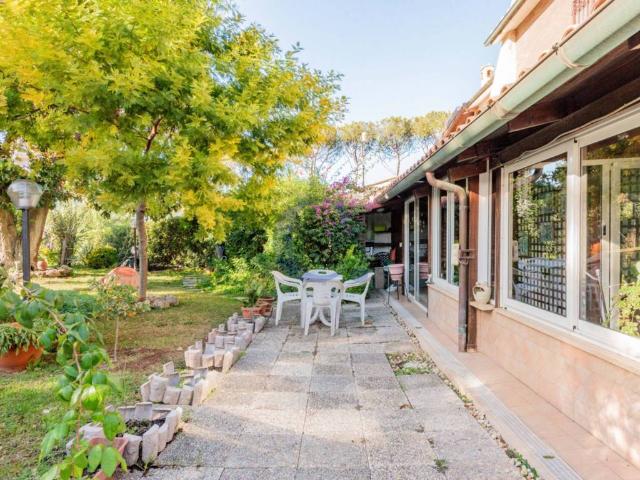 Villa in vendita a Roma RM