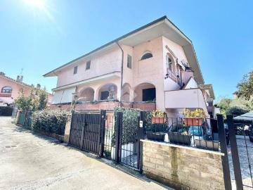 Villa in vendita a Roma RM