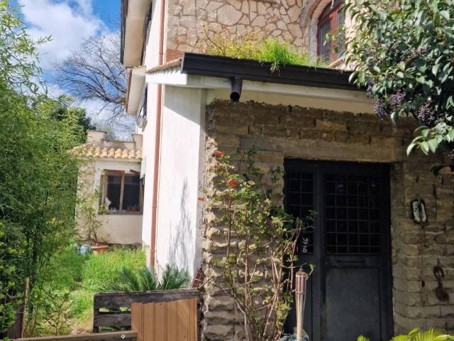 Villa in vendita a Roma RM