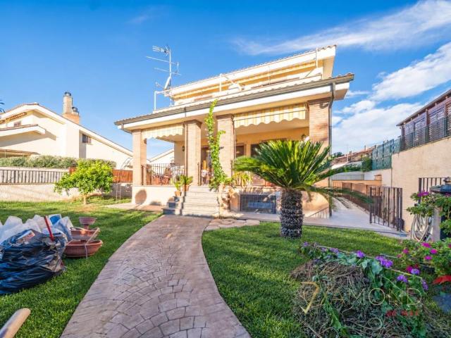 Villa in vendita a Roma RM