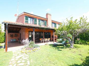 Villa in vendita a Roma RM