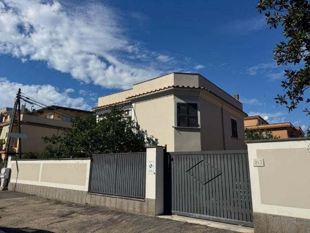 Villa in vendita a Roma RM