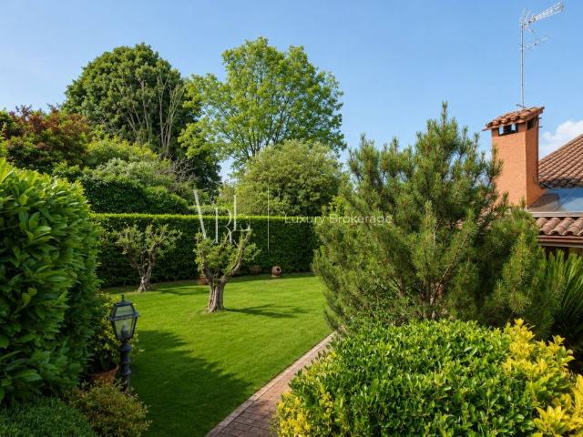 Villa in vendita a Roma RM