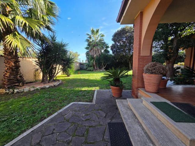 Villa in vendita a Roma RM