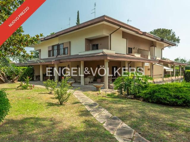 Villa in vendita a Roma RM