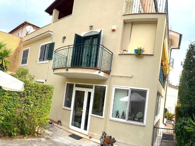 Villa in vendita a Roma RM