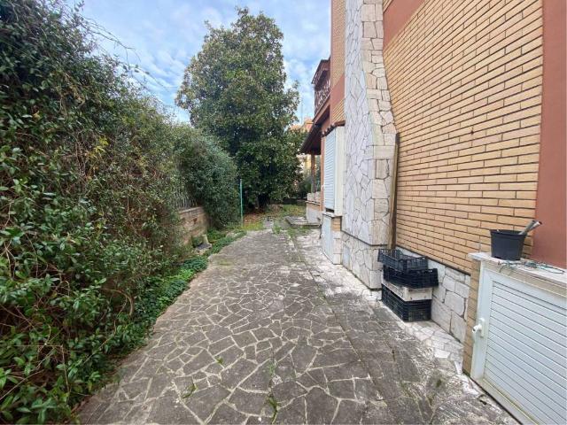 Villa in vendita a Roma RM