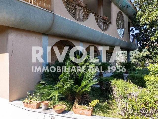 Villa in vendita a Roma RM