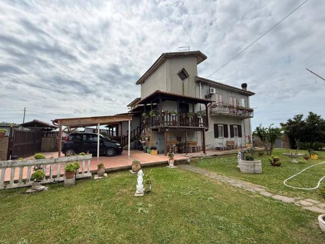 Villa in vendita a Roma RM