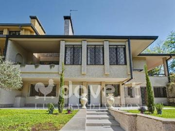 Villa in vendita a Roma RM