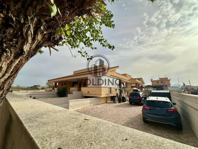 Villa in vendita a Roma RM