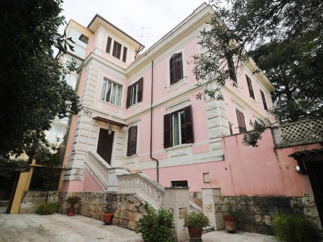 Villa in vendita a Roma RM