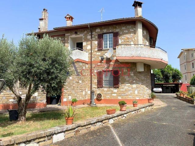 Villa in vendita a Roma RM
