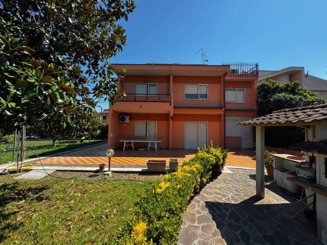 Villa in vendita a Roma RM