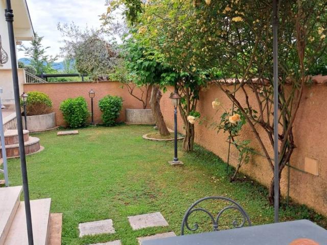 Villa in vendita a Roma RM