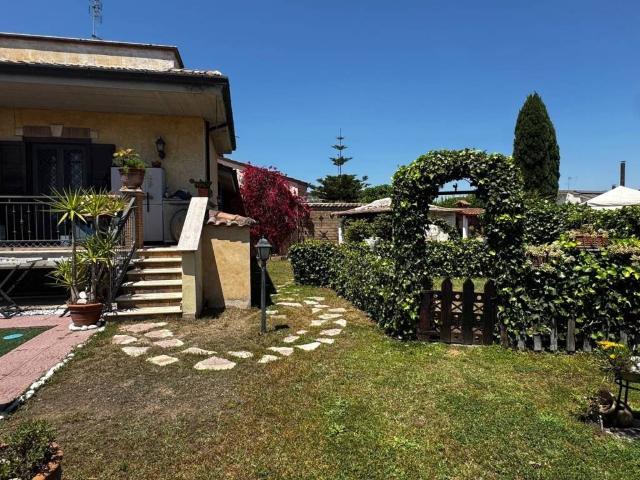Villa in vendita a Roma RM