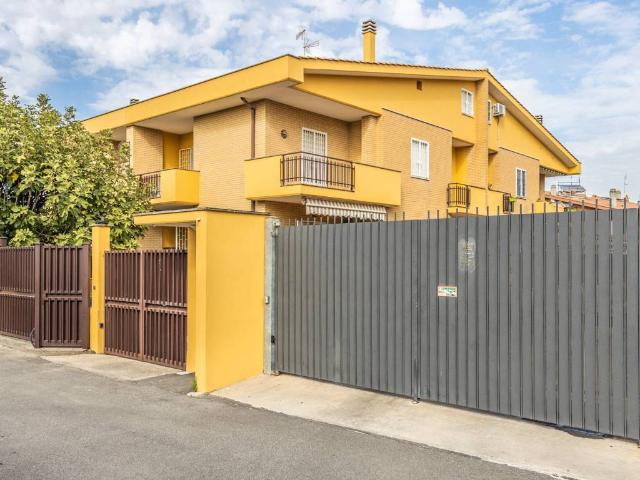 Villa in vendita a Roma RM