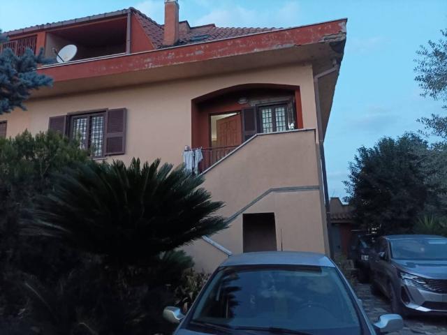 Villa in vendita a Roma RM