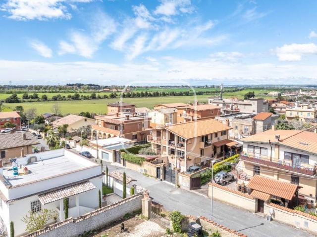 Villa in vendita a Roma RM