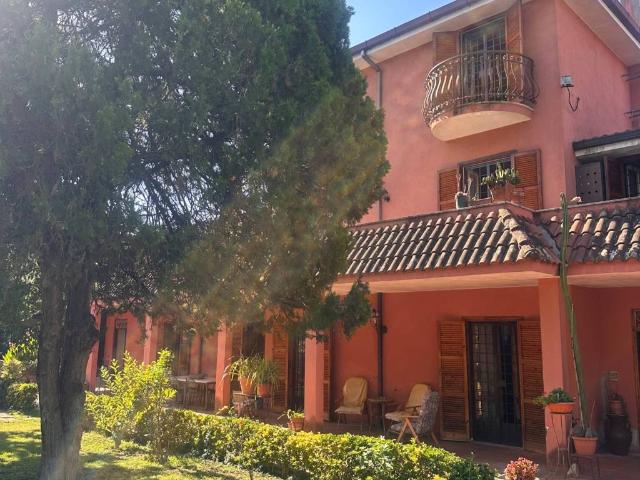 Villa in vendita a Roma RM