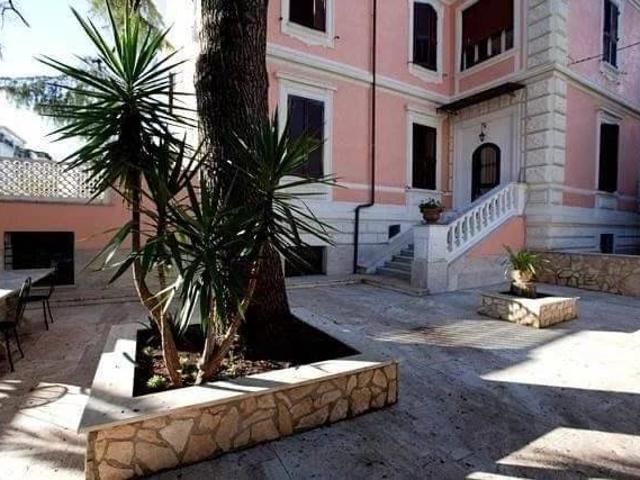 Villa in vendita a Roma RM