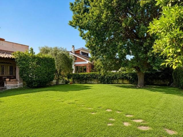 Villa in vendita a Roma RM