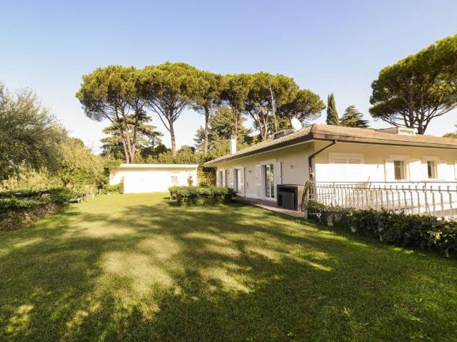 Villa in vendita a Roma RM