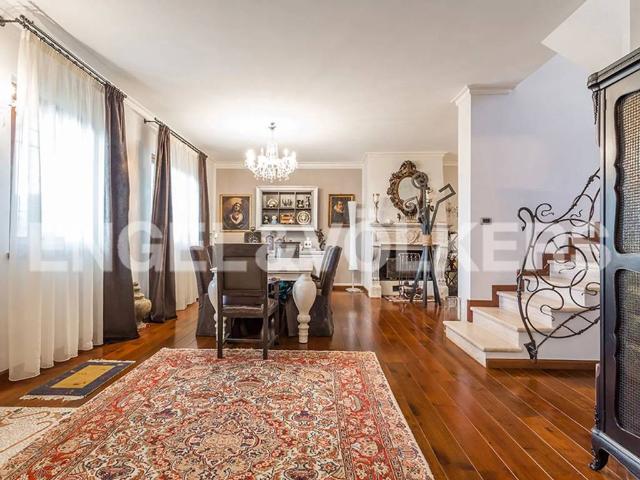 Villa in vendita a Roma RM
