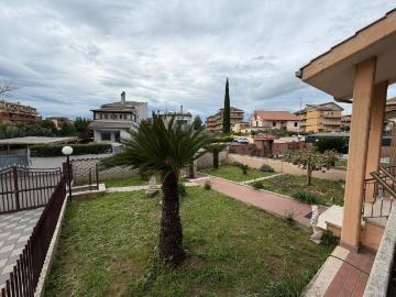 Villa in vendita a Roma RM