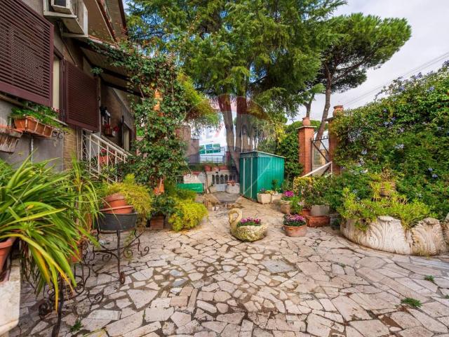 Villa in vendita a Roma RM
