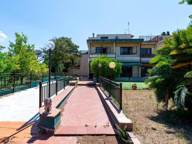 Villa in vendita a Roma RM