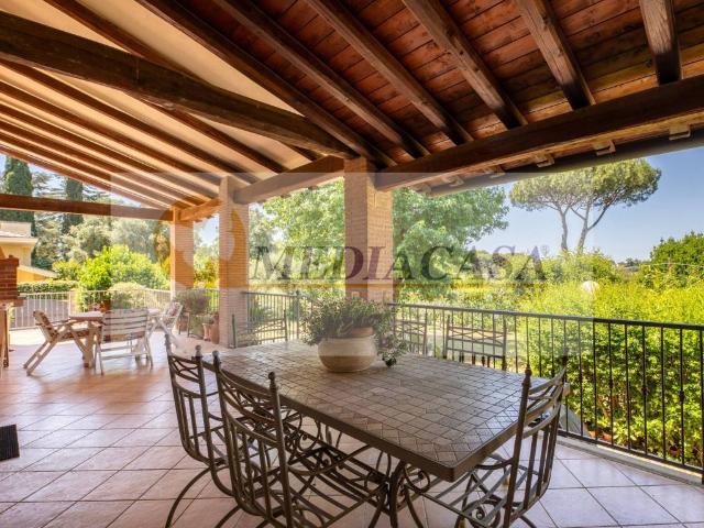 Villa in vendita a Roma RM