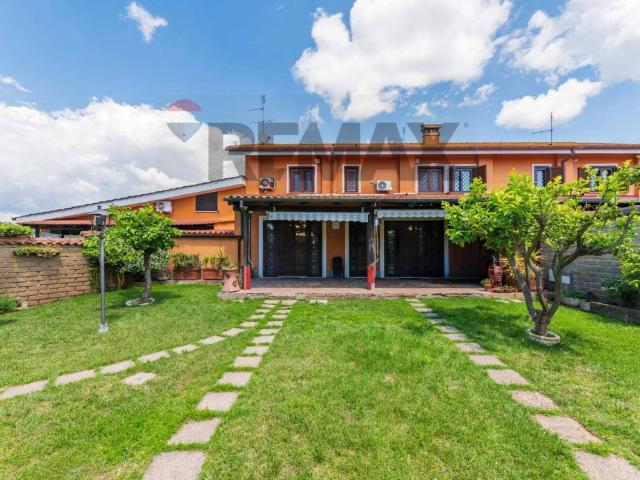 Villa in vendita a Roma RM