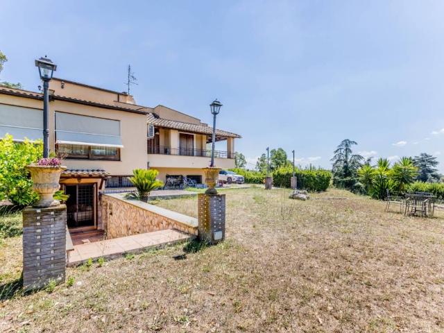 Villa in vendita a Roma RM