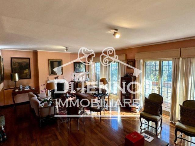 Villa in vendita a Roma RM