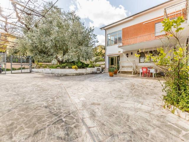 Villa in vendita a Roma RM