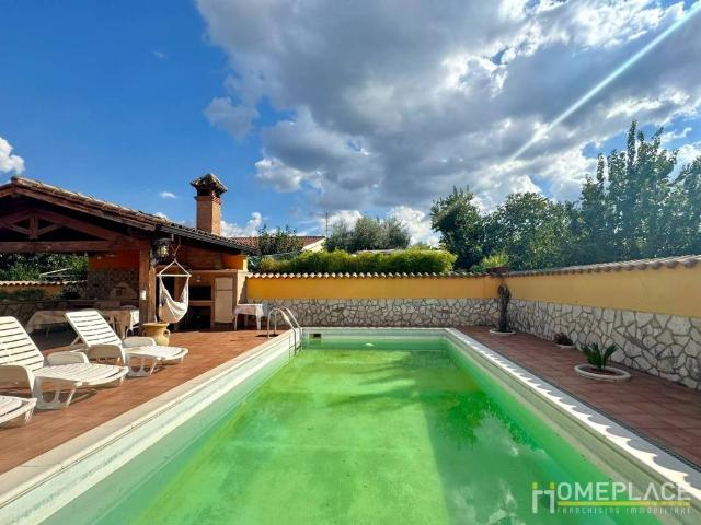 Villa in vendita a Roma RM