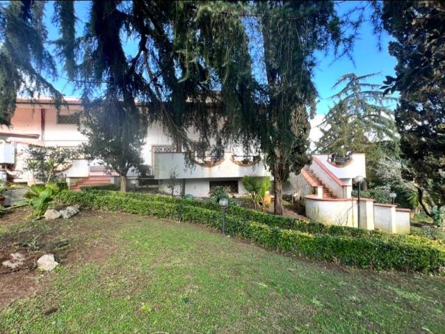 Villa in vendita a Roma RM
