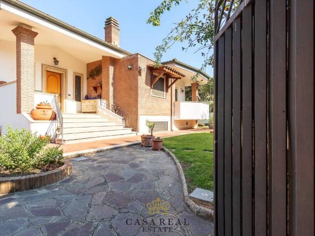 Villa in vendita a Roma RM
