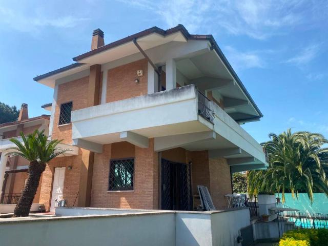 Villa in vendita a Roma RM