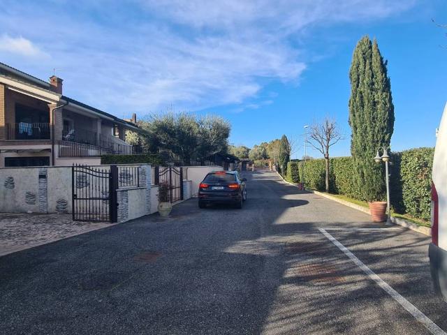 Villa in vendita a Roma RM