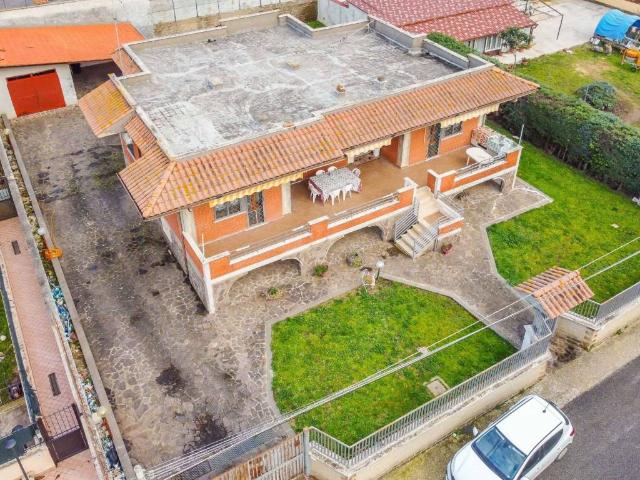 Villa in vendita a Roma RM