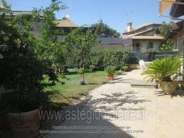 Villa in vendita a Roma RM