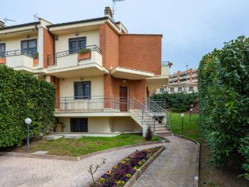 Villa in vendita a Roma RM