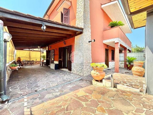 Villa in vendita a Roma RM