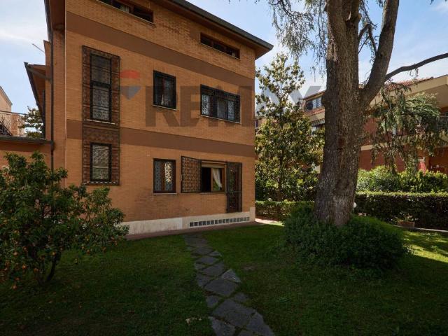 Villa in vendita a Roma RM