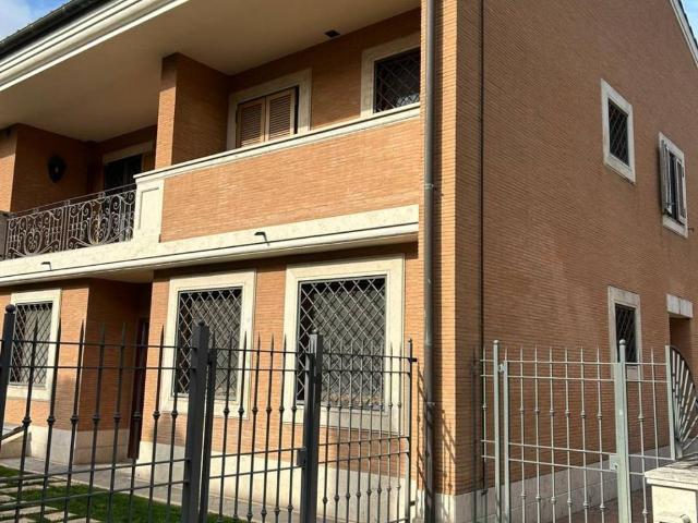 Villa in vendita a Roma RM